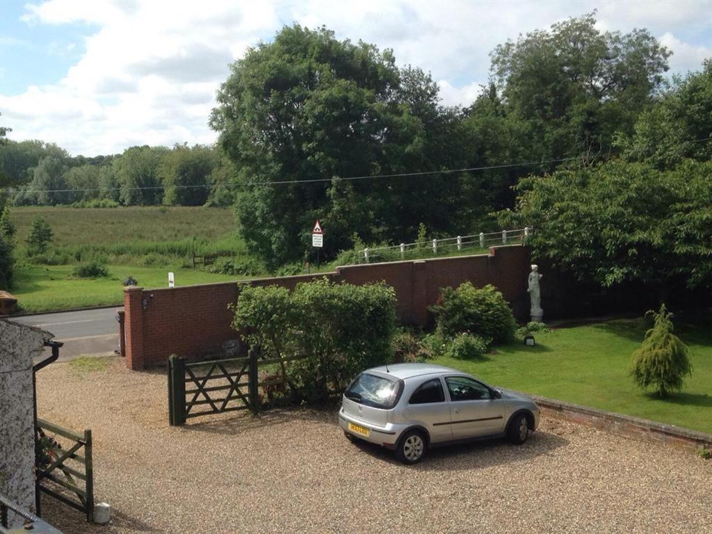 Bridge House B&B Coltishall Exteriör bild